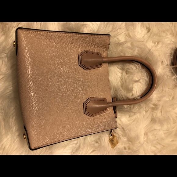 Micheal Kors Mini Hand Tote - Picture 5 of 8
